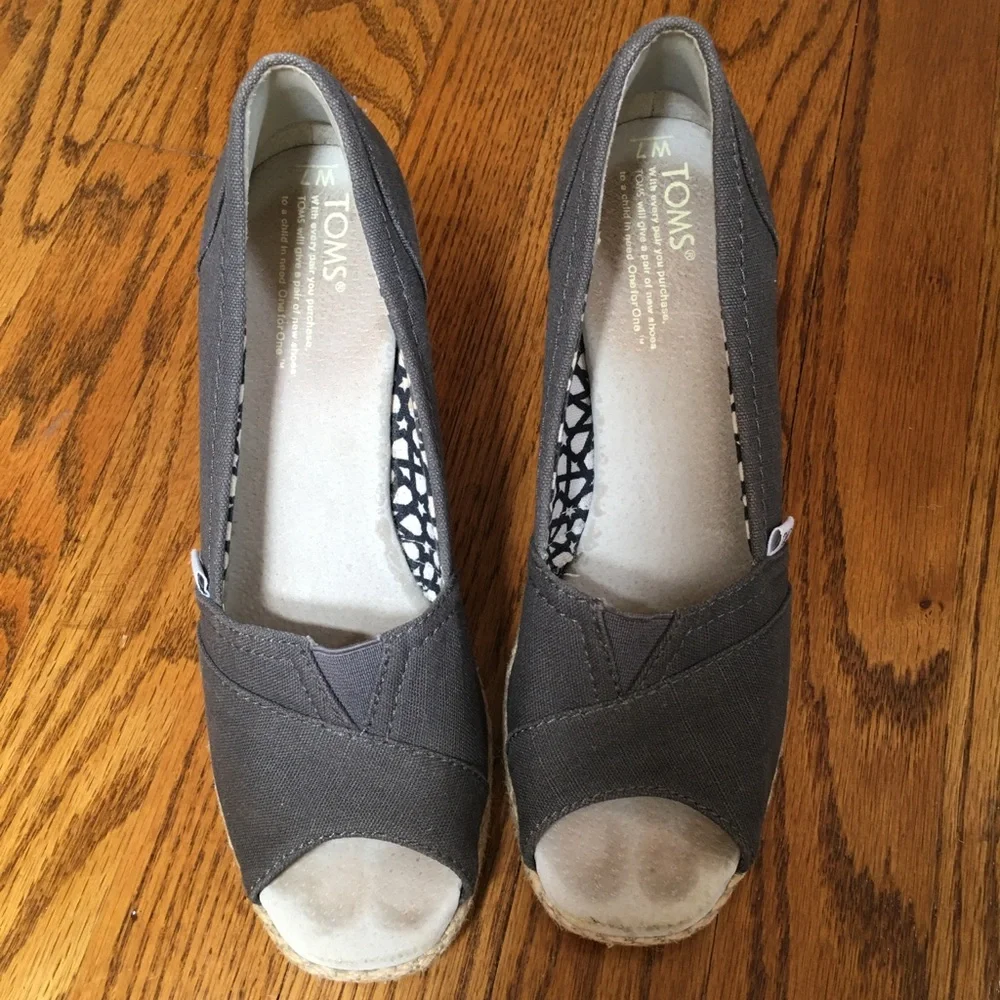 TOMS Women's Gray Grey Open Toe Wedges Shoes